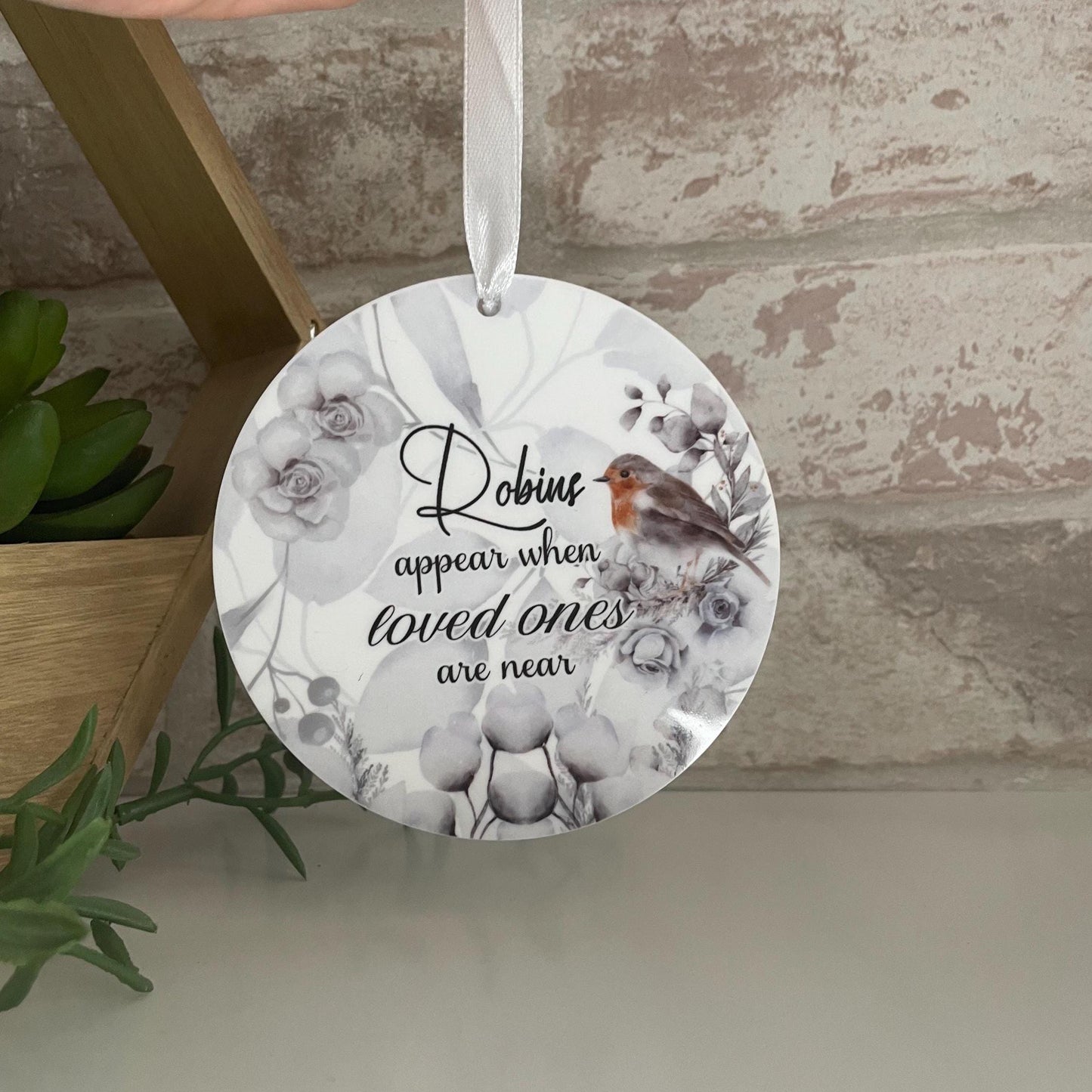 Robins Appear when Loved Ones Are Near Bauble